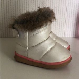 Fur lined snow boots